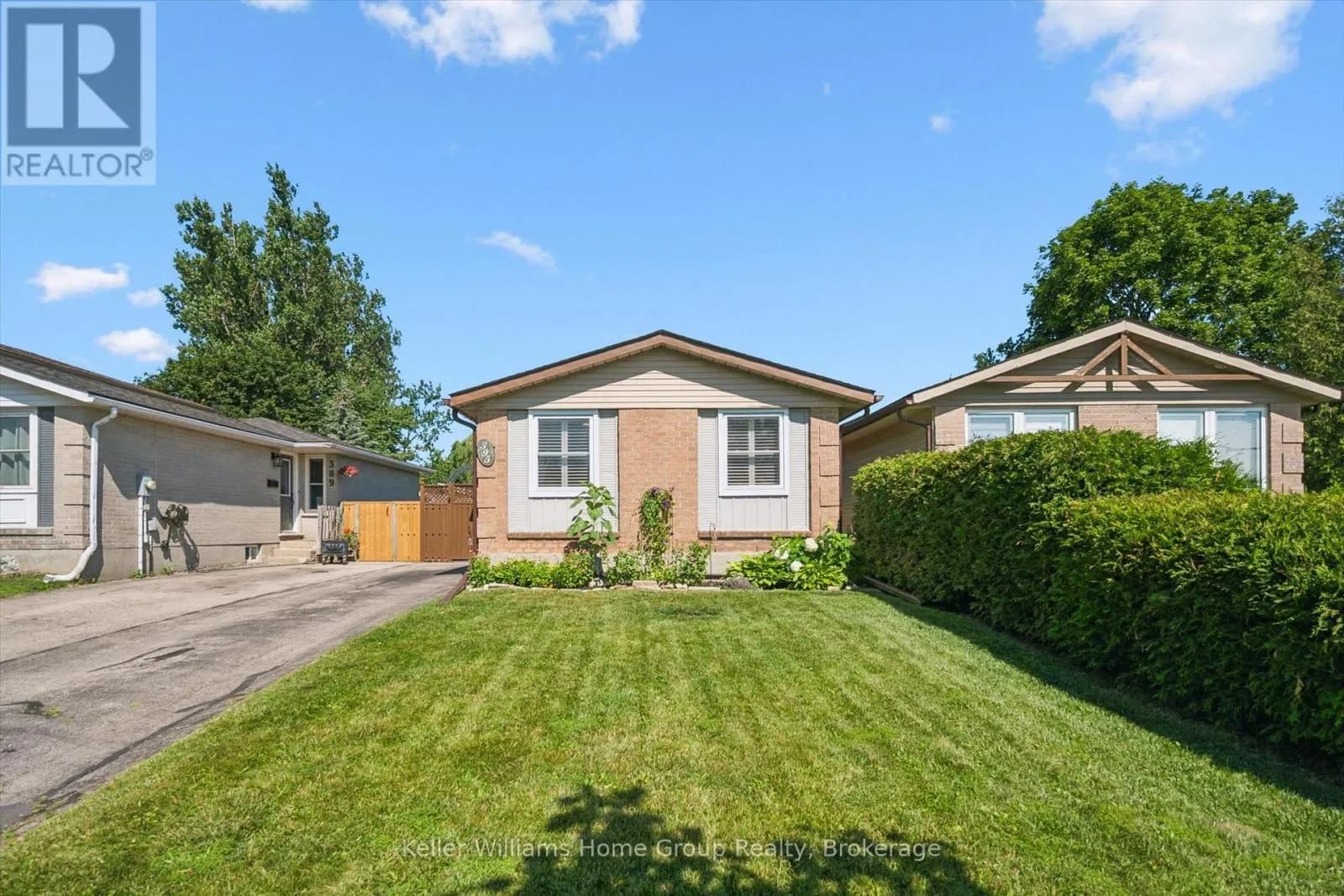 395 STRATHALLAN STREET — photo 1 of 49
