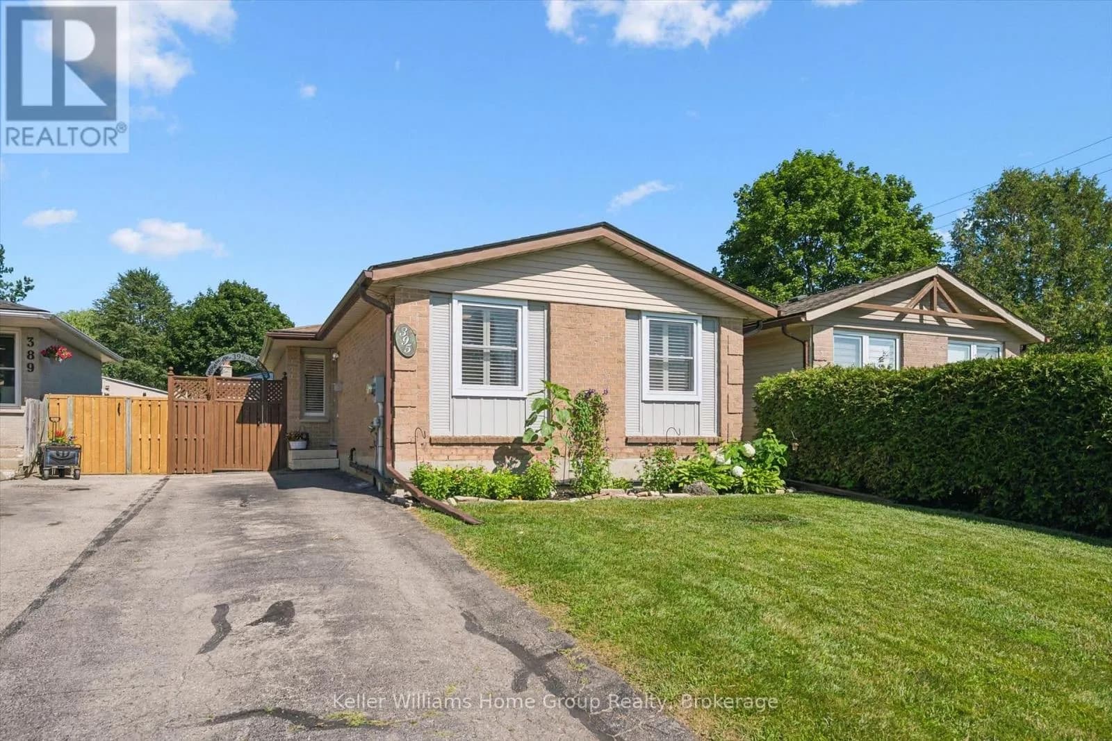 395 STRATHALLAN STREET — photo 3 of 49