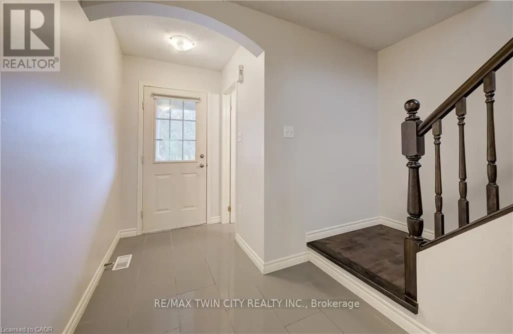 508 VERONICA DRIVE — photo 4 of 46