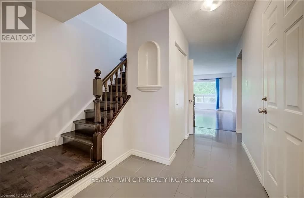508 VERONICA DRIVE — photo 5 of 46