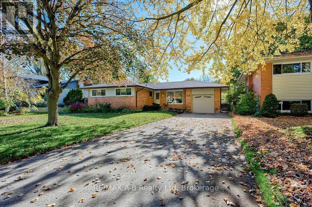 118 FEICK CRESCENT — photo 2 of 49
