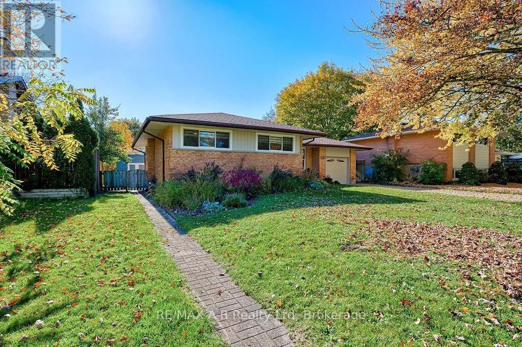118 FEICK CRESCENT — photo 3 of 49