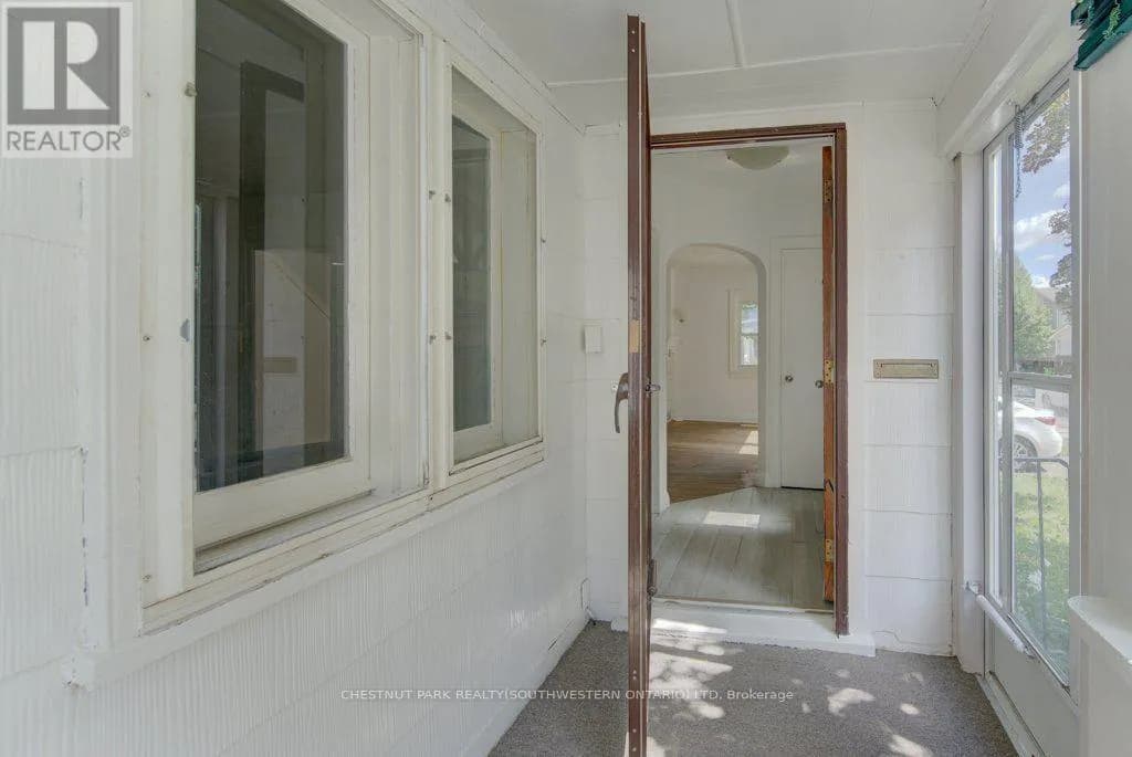 8 MARSHALL STREET — photo 4 of 34