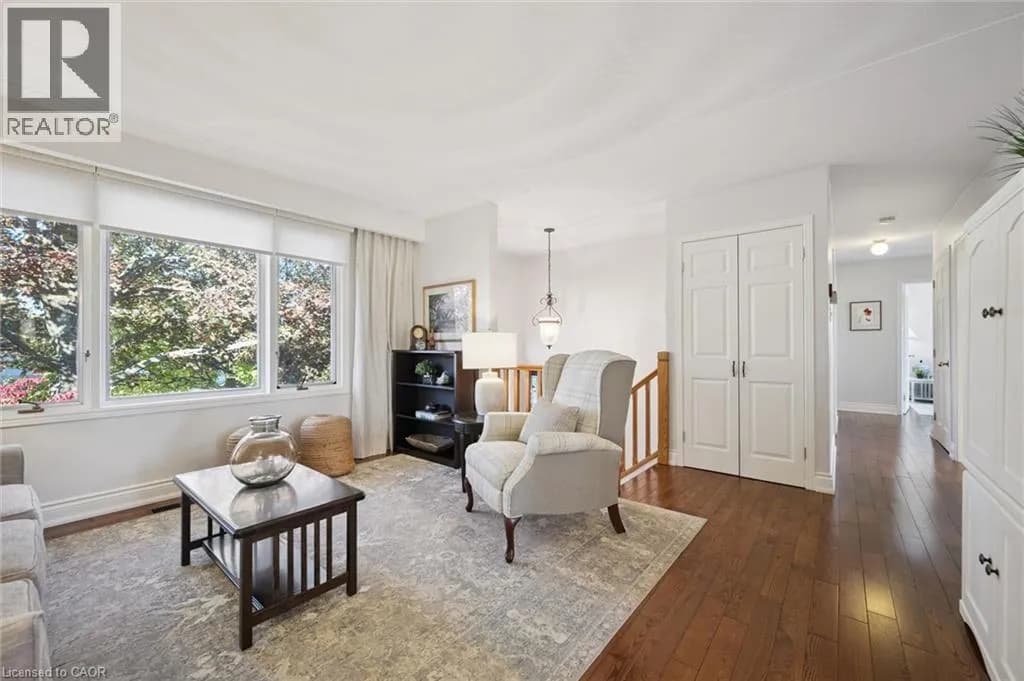 301 MARTINDALE Crescent — photo 4 of 40