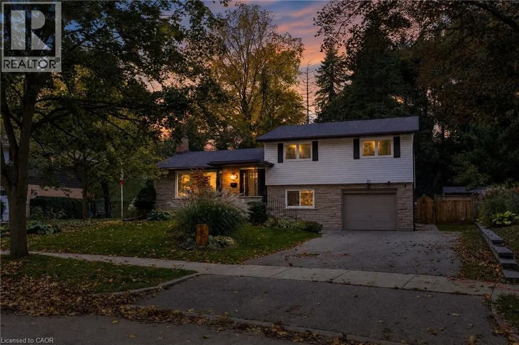 33 SHADYWOOD Crescent — photo 3 of 47
