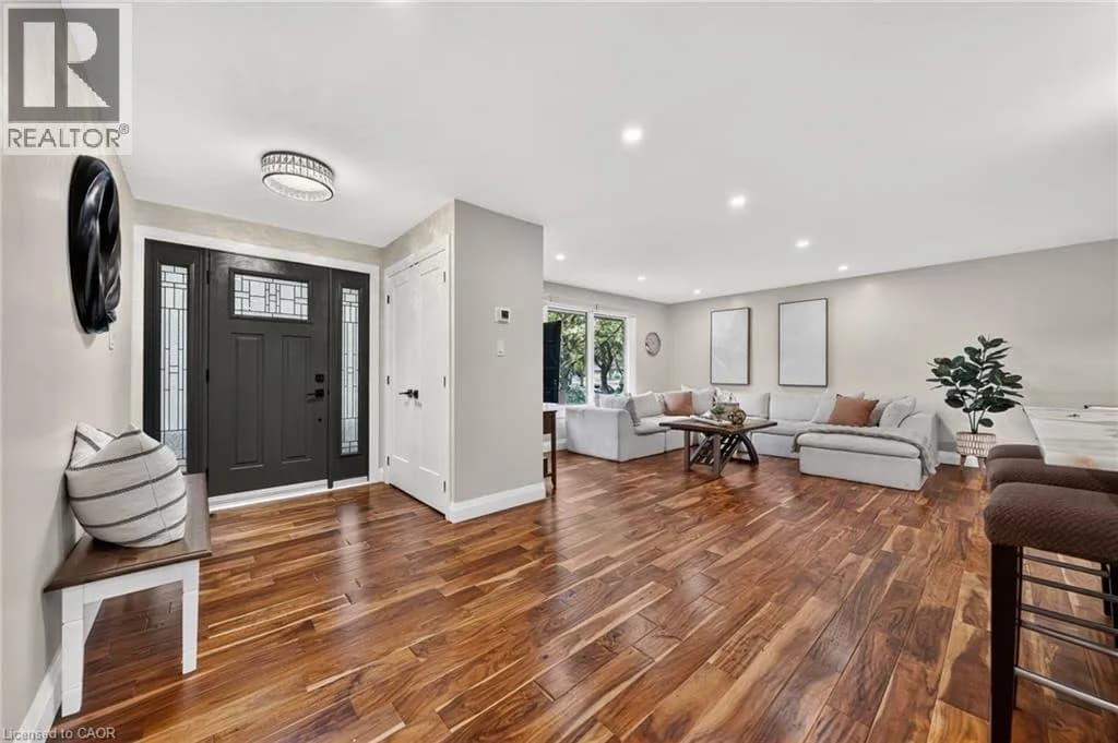 33 SHADYWOOD Crescent — photo 5 of 47