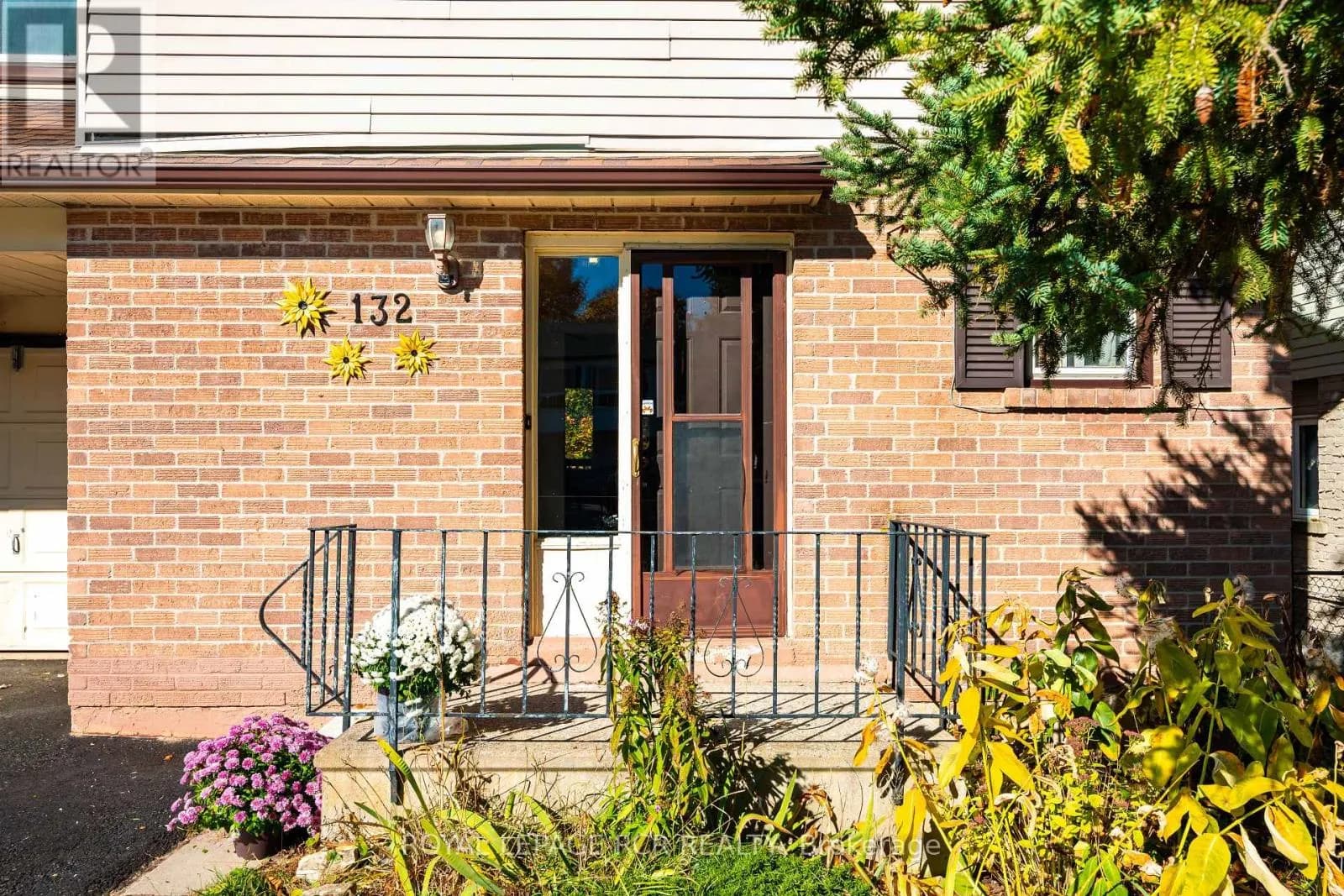 132 GOLDGATE CRESCENT — photo 3 of 46
