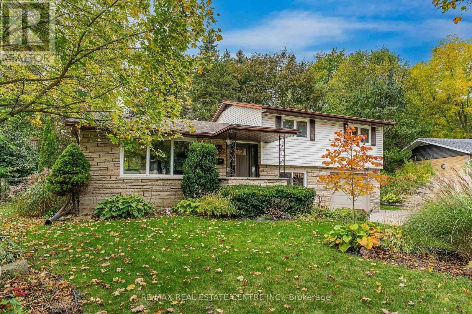 33 SHADYWOOD CRESCENT — photo 1 of 47