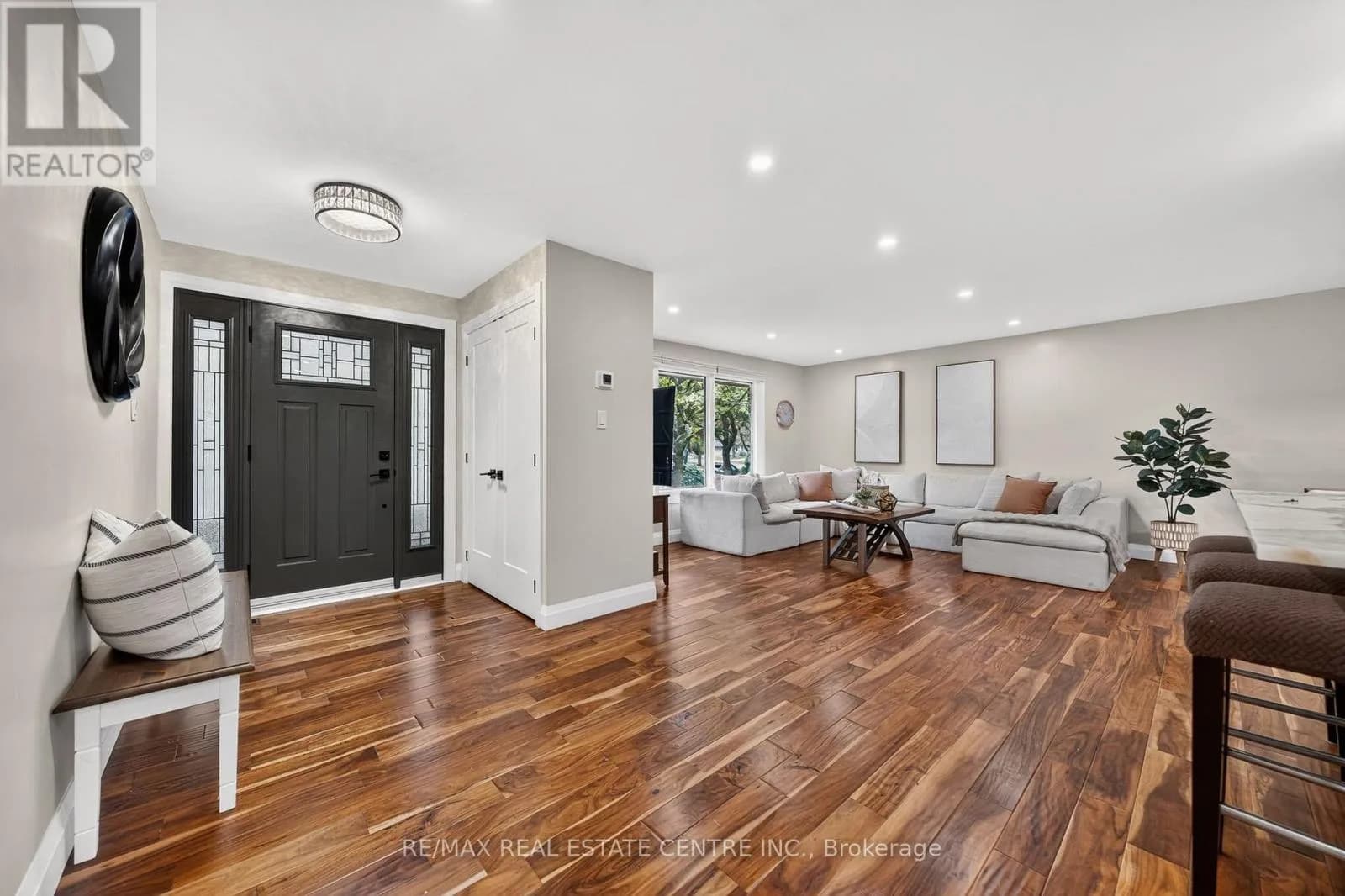 33 SHADYWOOD CRESCENT — photo 5 of 47