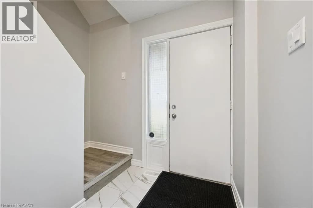 46 CEDARWOODS Crescent Unit# 20 — photo 5 of 38