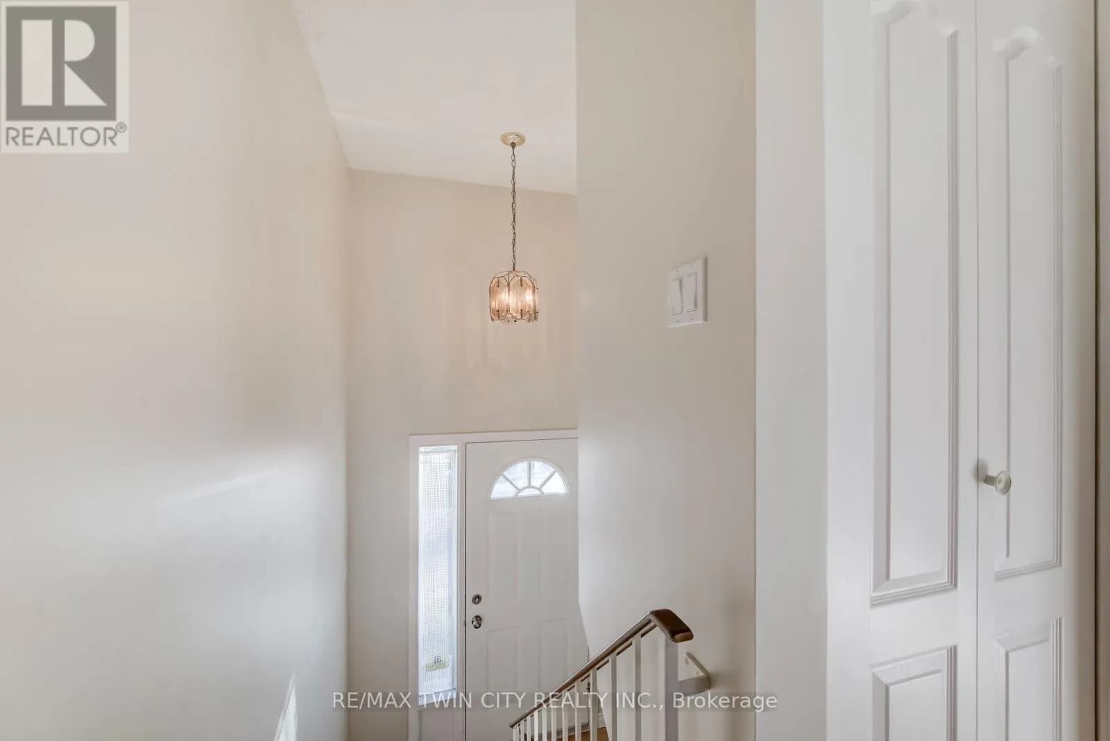 25 - 121 MORGAN AVENUE — photo 3 of 44