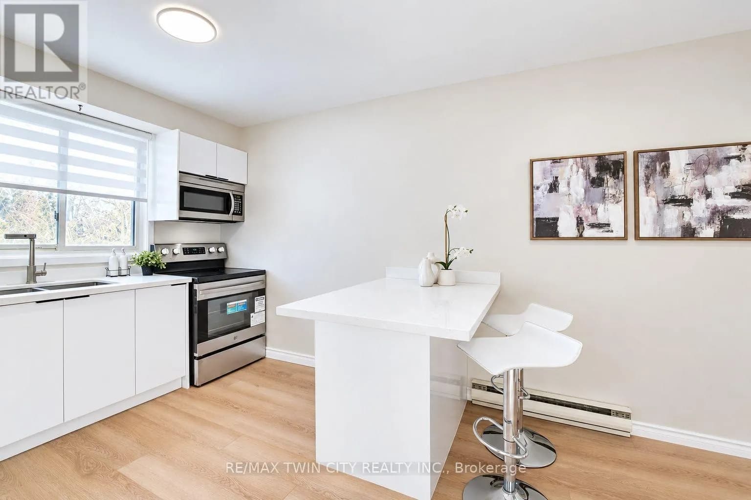 25 - 121 MORGAN AVENUE — photo 5 of 44