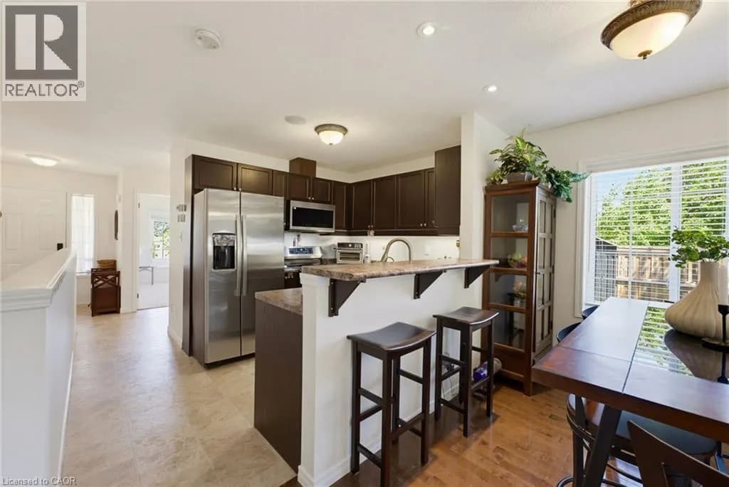 934 ZELLER Crescent — photo 5 of 35