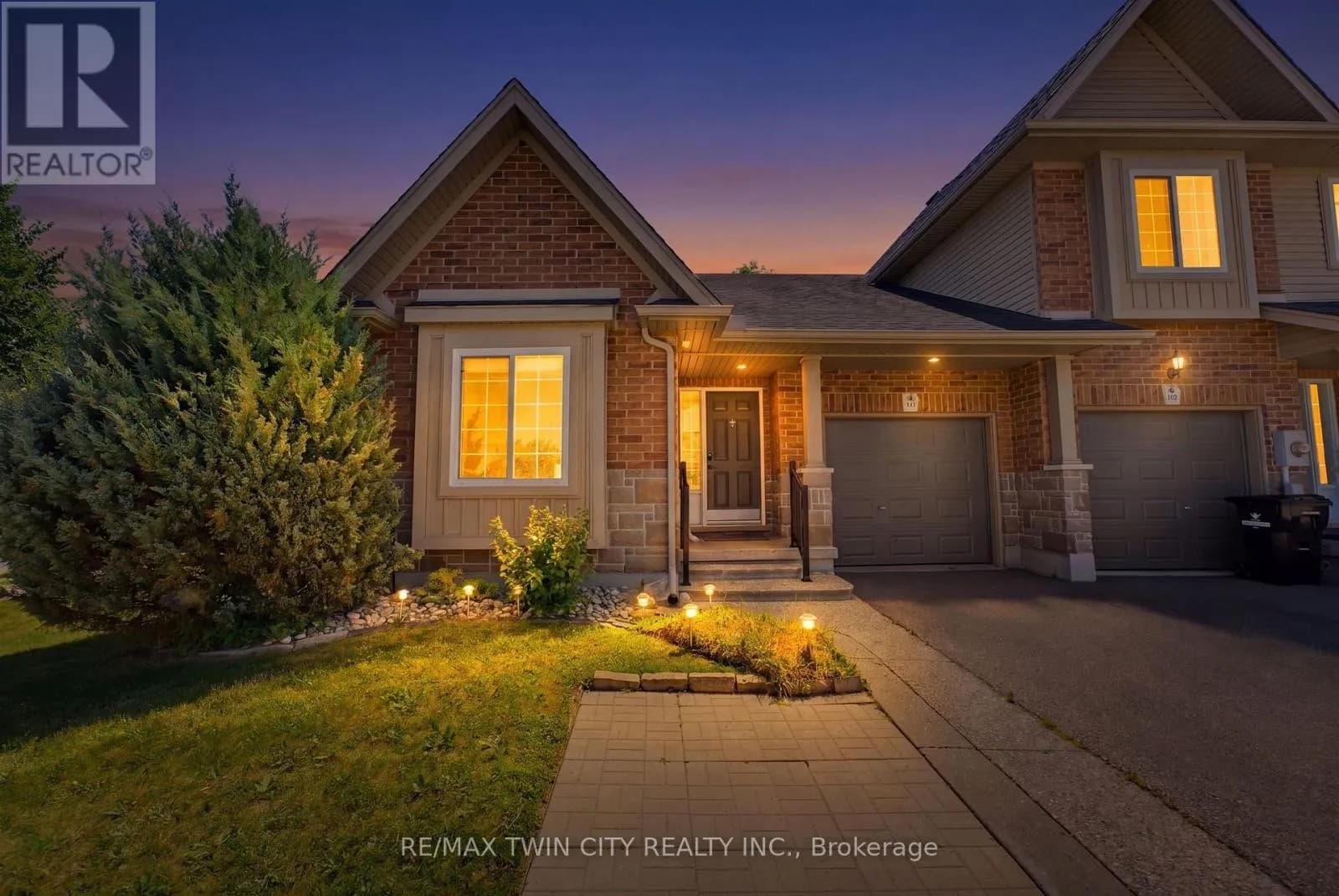 934 ZELLER CRESCENT — photo 1 of 35