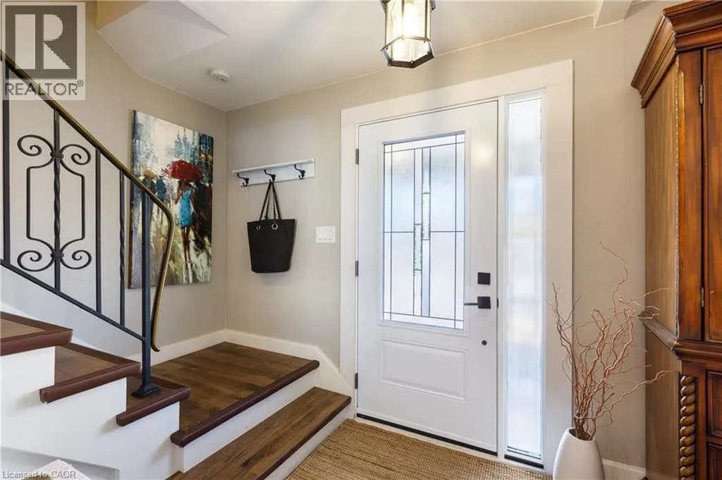 1323 QUEEN'S Boulevard — photo 4 of 49