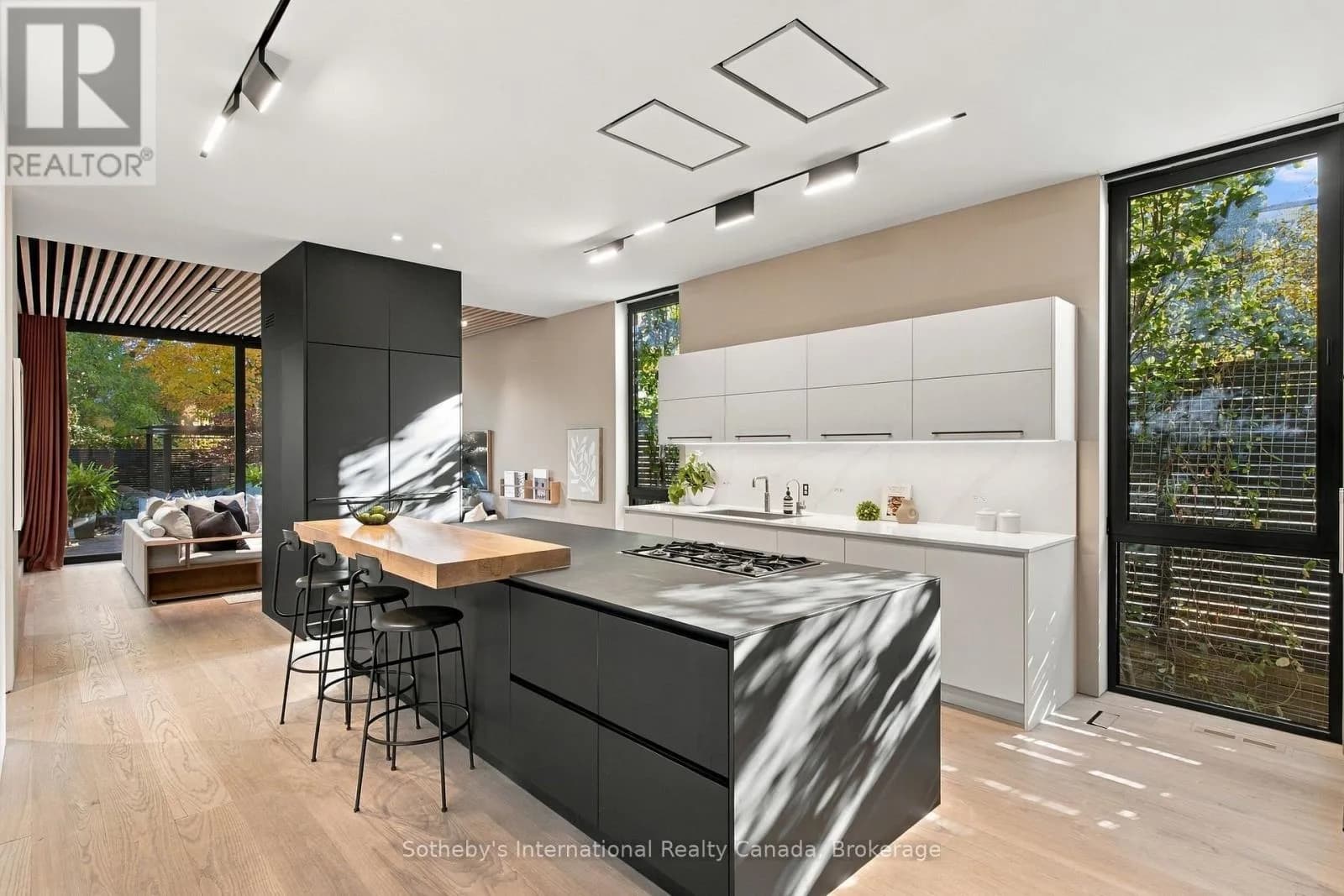 32 AHRENS STREET W — photo 4 of 41