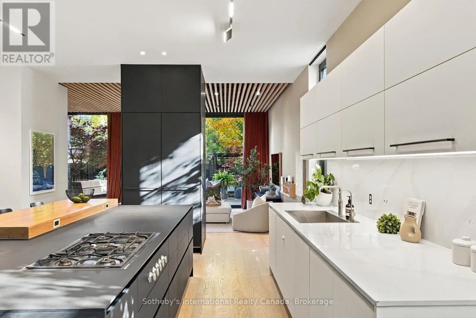 32 AHRENS STREET W — photo 5 of 41