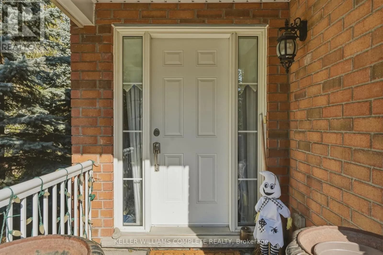 116 - 20 MCCONKEY CRESCENT — photo 3 of 32