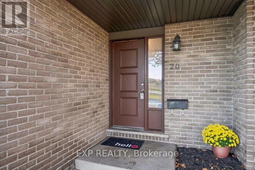 20 - 46 CEDARWOODS CRESCENT — photo 3 of 25