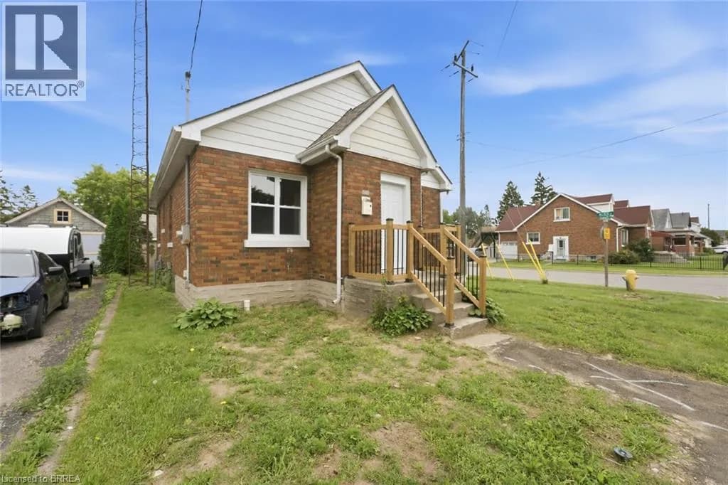 249 CLARENCE Street — photo 2 of 32