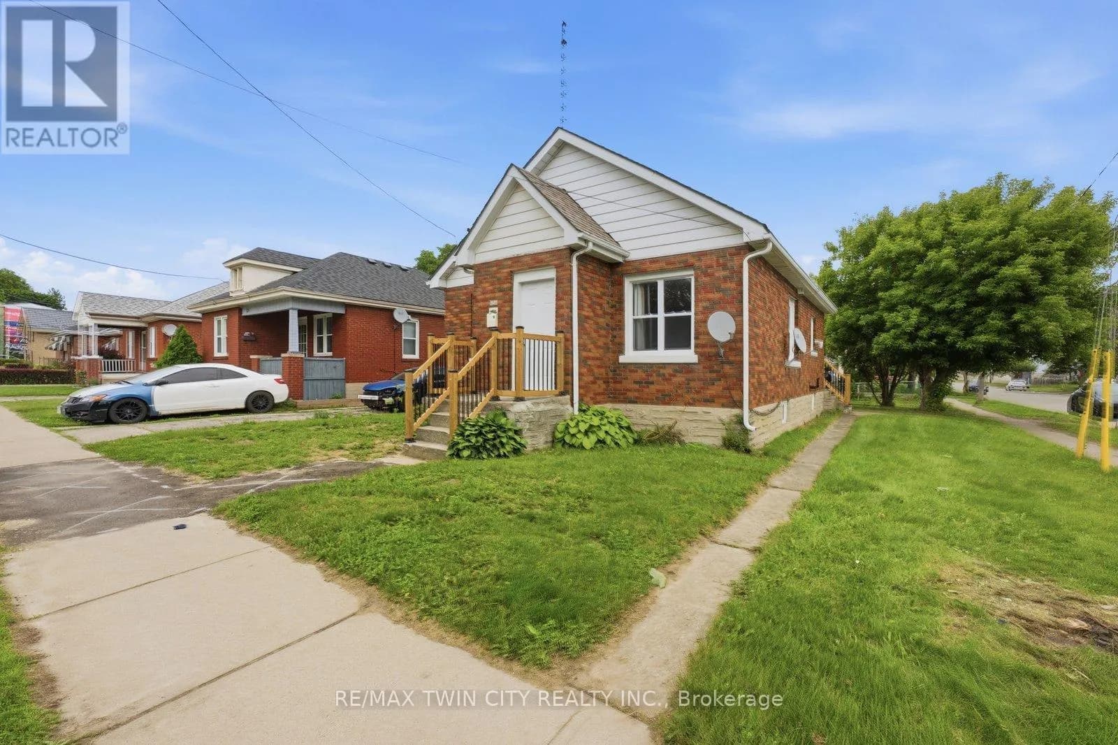 249 CLARENCE STREET — photo 1 of 32