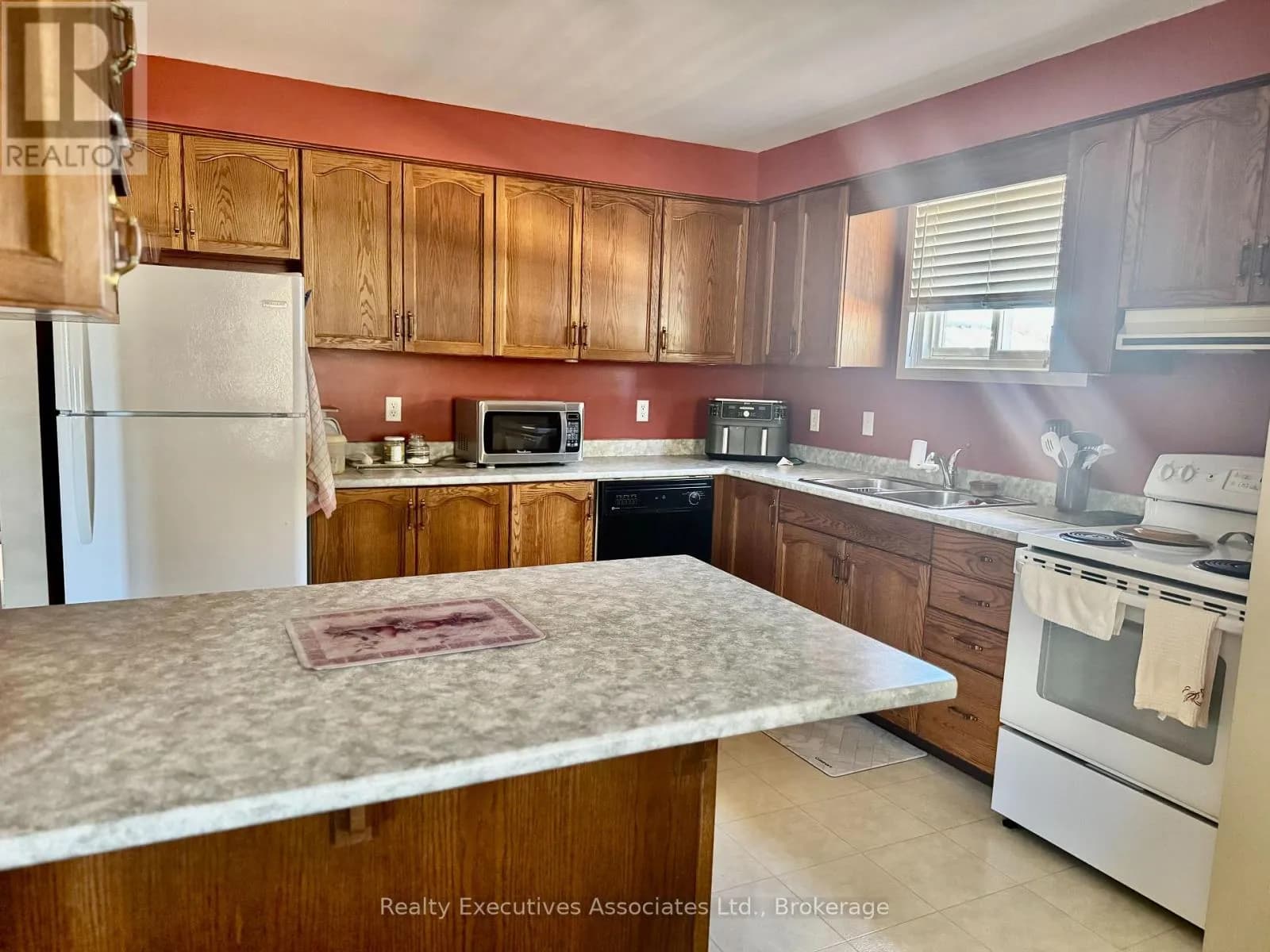 34 GILLIN ROAD — photo 4 of 24
