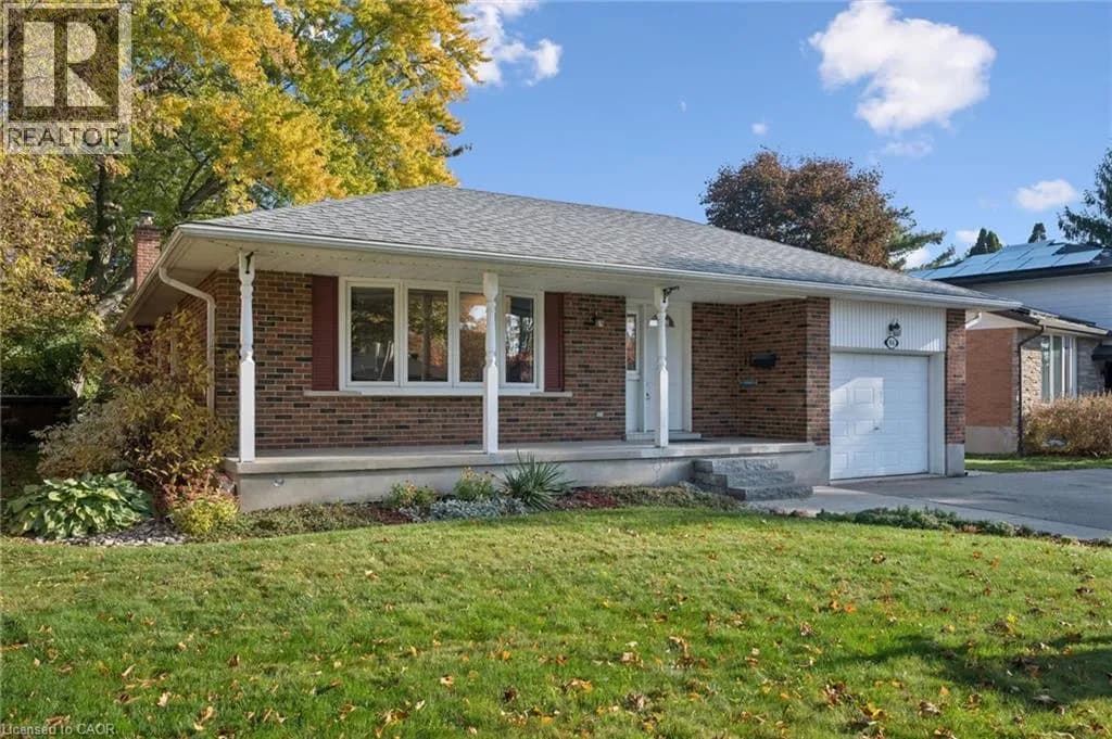 86 LOWER CANADA Crescent — photo 3 of 42