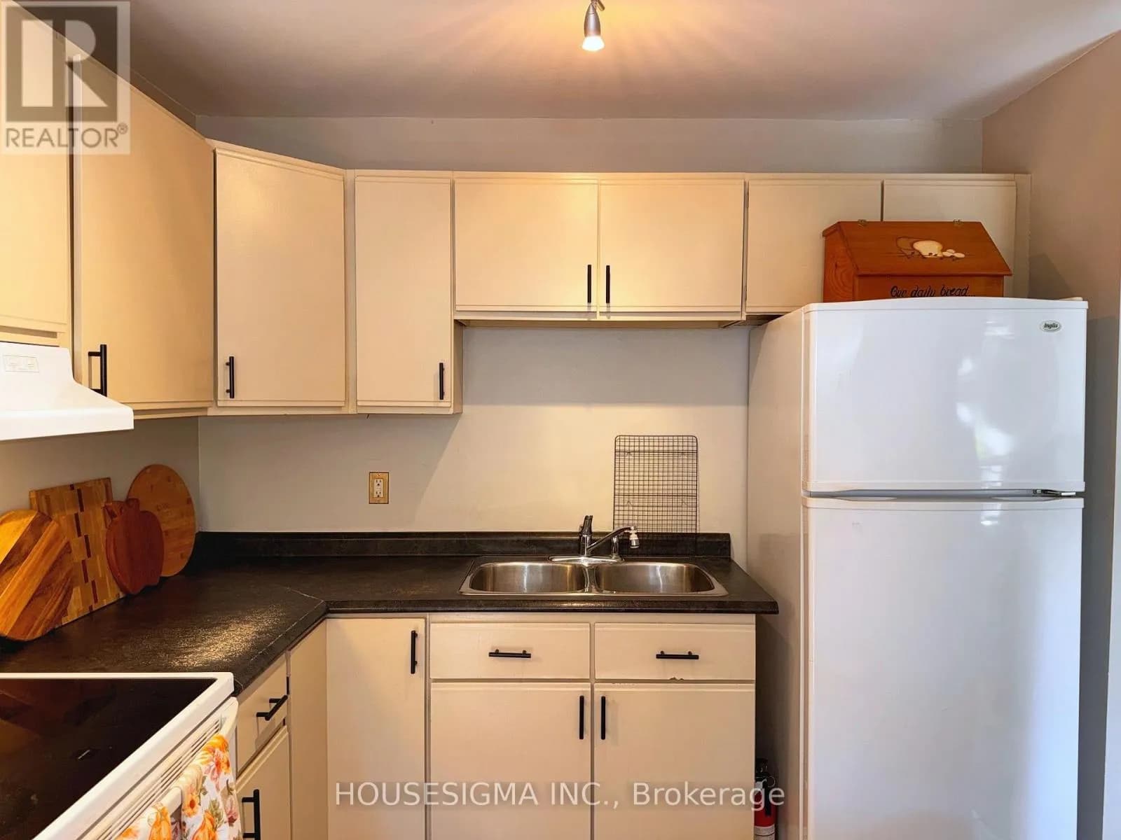 6 - 31 PARKVIEW DRIVE — photo 5 of 24
