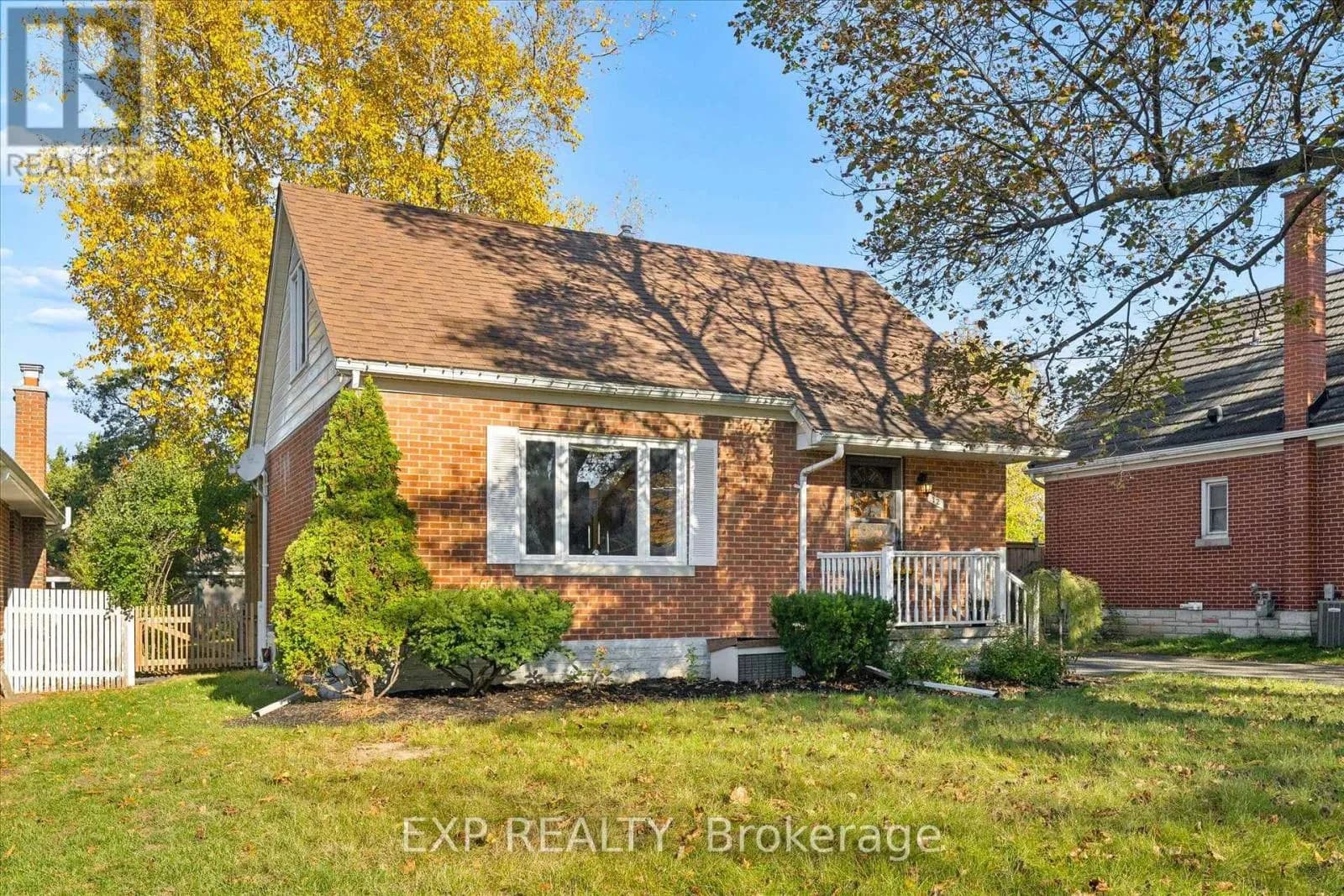 12 LAYTON STREET — photo 4 of 33