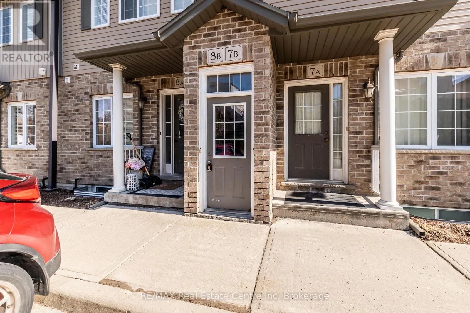 8B - 38 HOWE DRIVE — photo 3 of 19