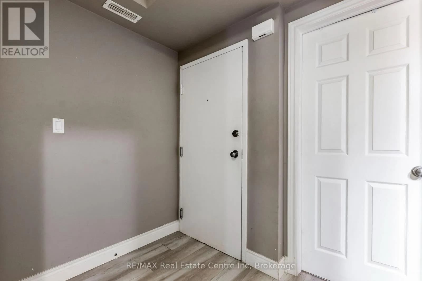 8B - 38 HOWE DRIVE — photo 5 of 19