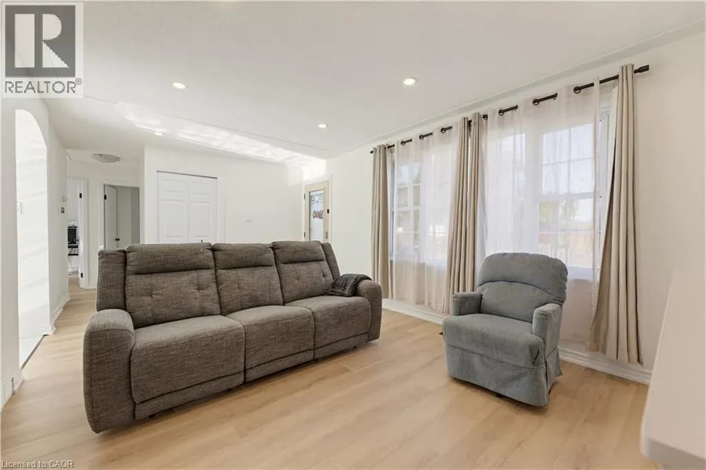 49 GEORGE Street — photo 3 of 30