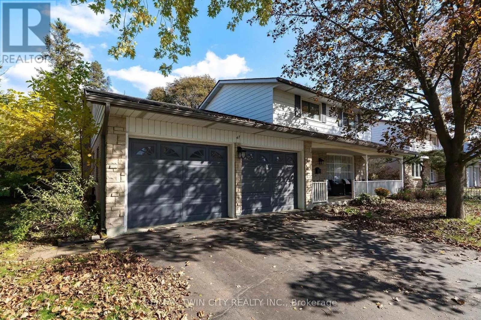 47 EASTWOOD DRIVE — photo 3 of 44