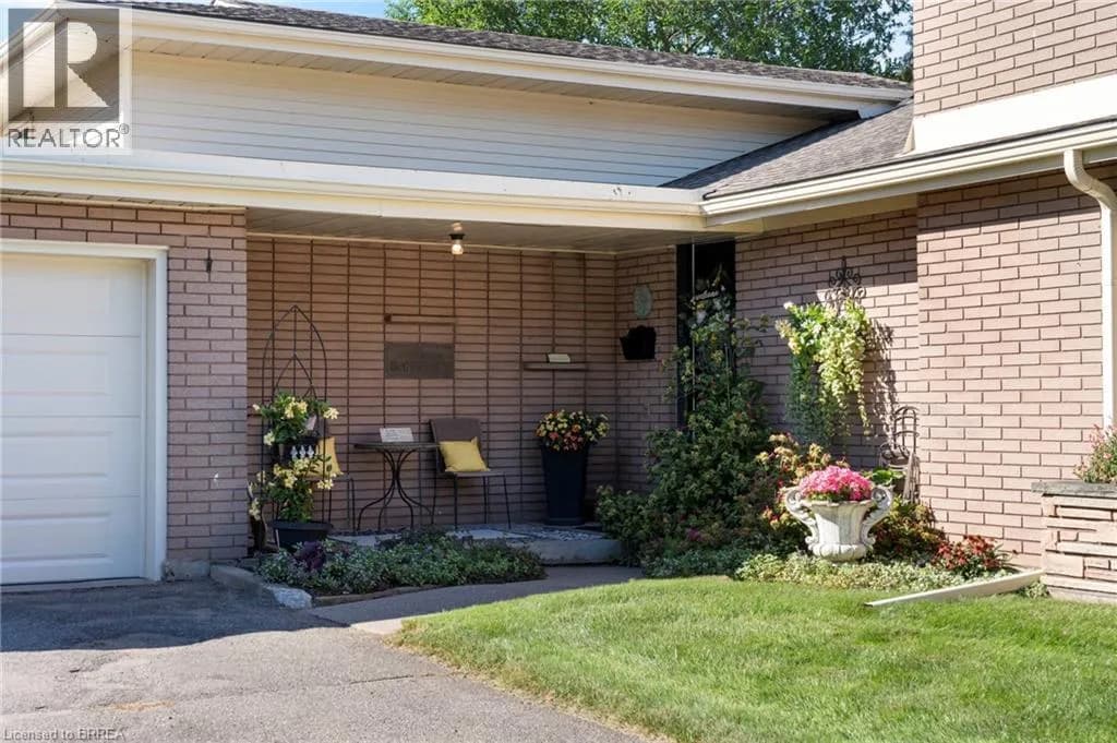 6 HOWARD Road — photo 4 of 37
