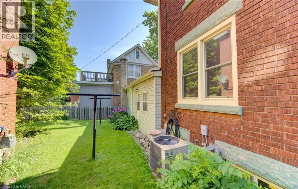 224 WEBER Street E — photo 4 of 39