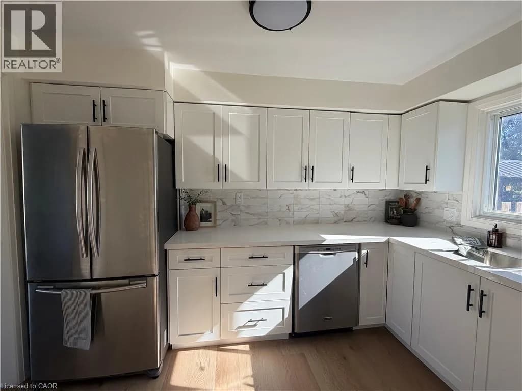 15 CURRIE Street — photo 5 of 28