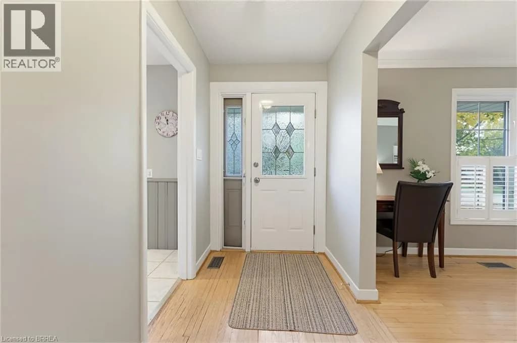 38 VARADI Avenue — photo 4 of 36