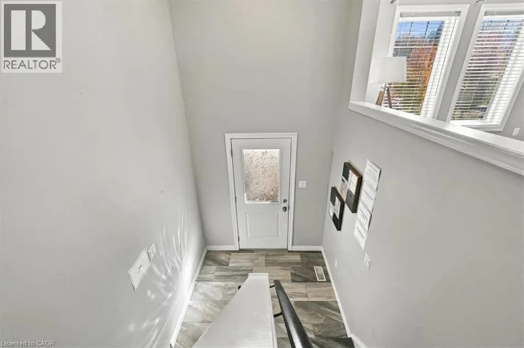 70 WILLOWRUN Drive Unit# M1 — photo 3 of 40