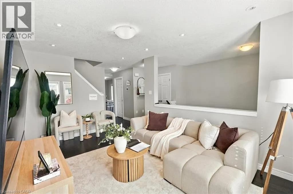 70 WILLOWRUN Drive Unit# M1 — photo 4 of 40