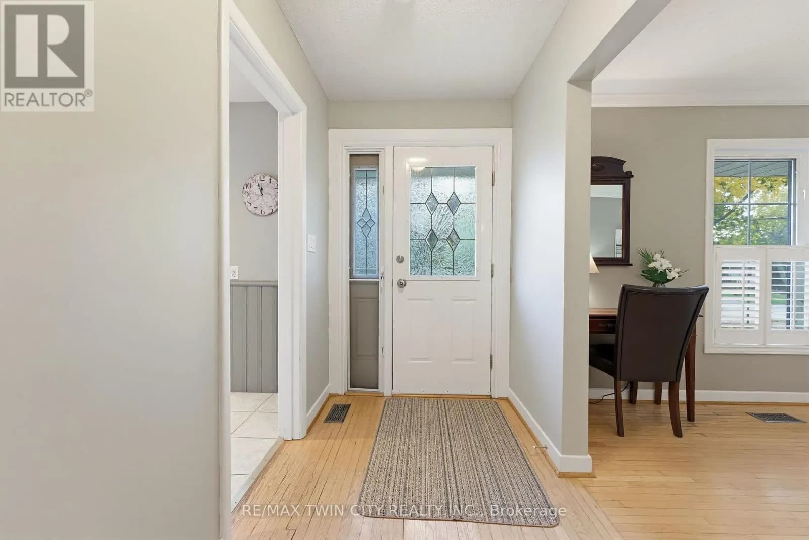 38 VARADI AVENUE — photo 5 of 37