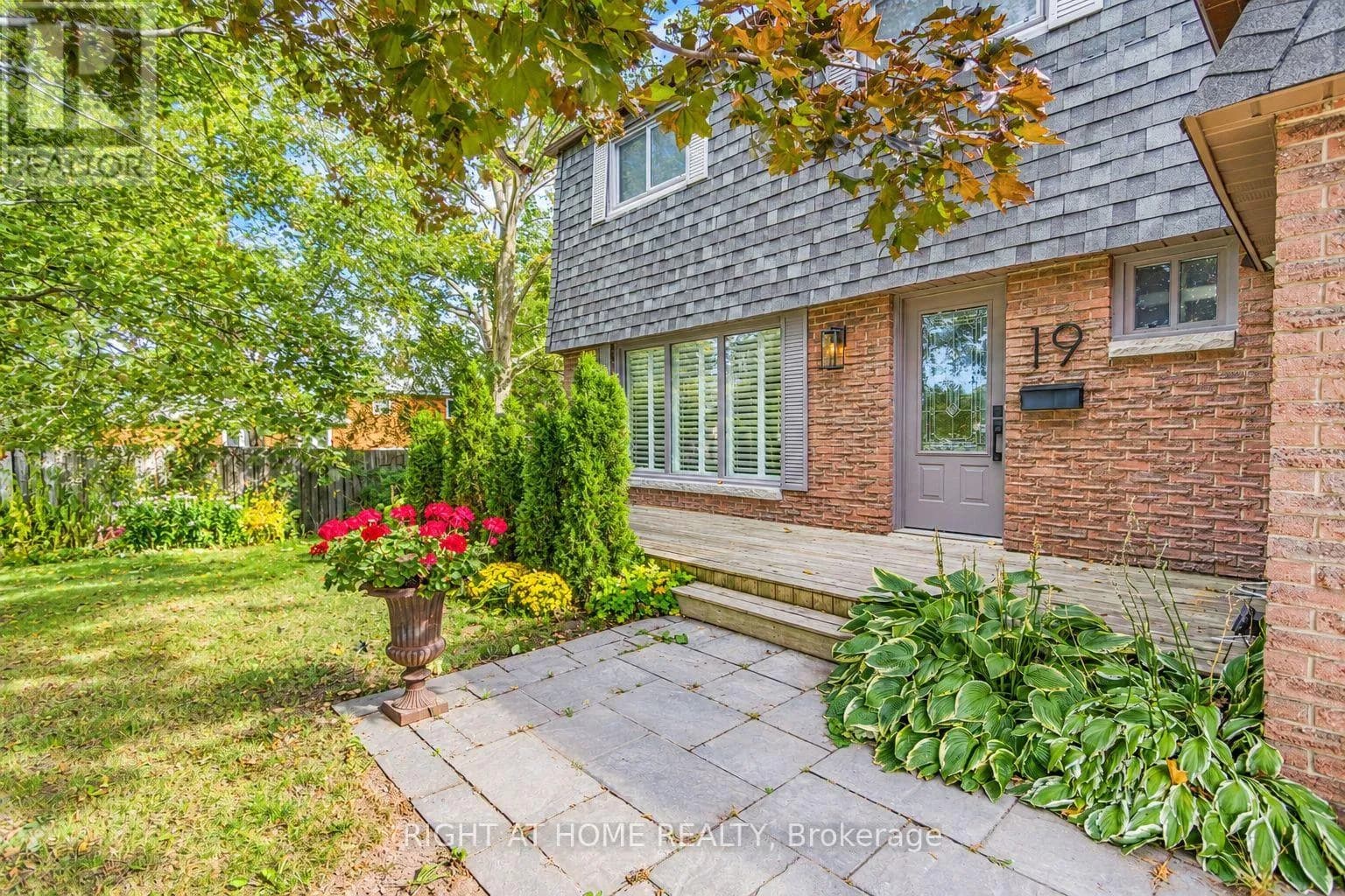 19 CLARA STREET — photo 2 of 49