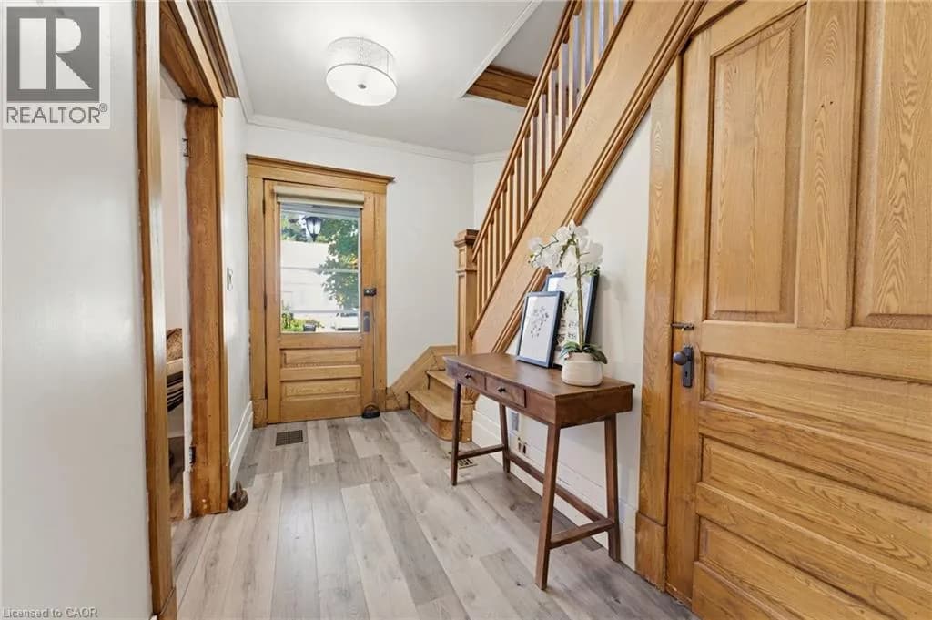 540 VINE Street — photo 4 of 38