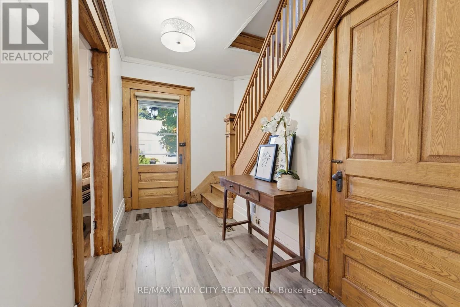 540 VINE STREET — photo 4 of 38
