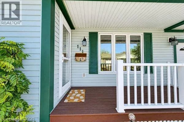 111 CLARENE Avenue — photo 4 of 29