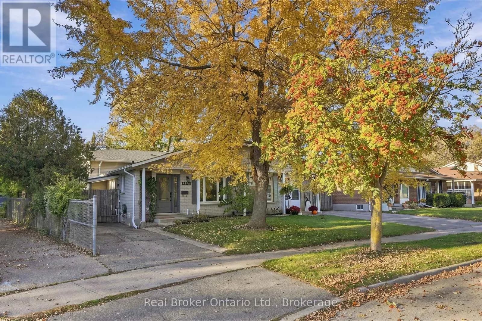 427A DAYNA CRESCENT — photo 2 of 43