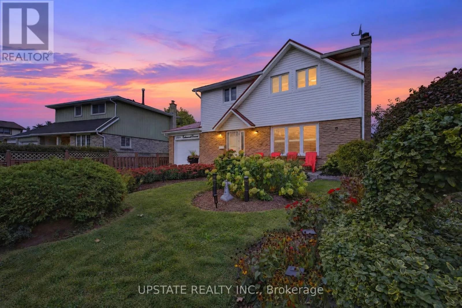 221 CEDARWOODS CRESCENT — photo 4 of 43