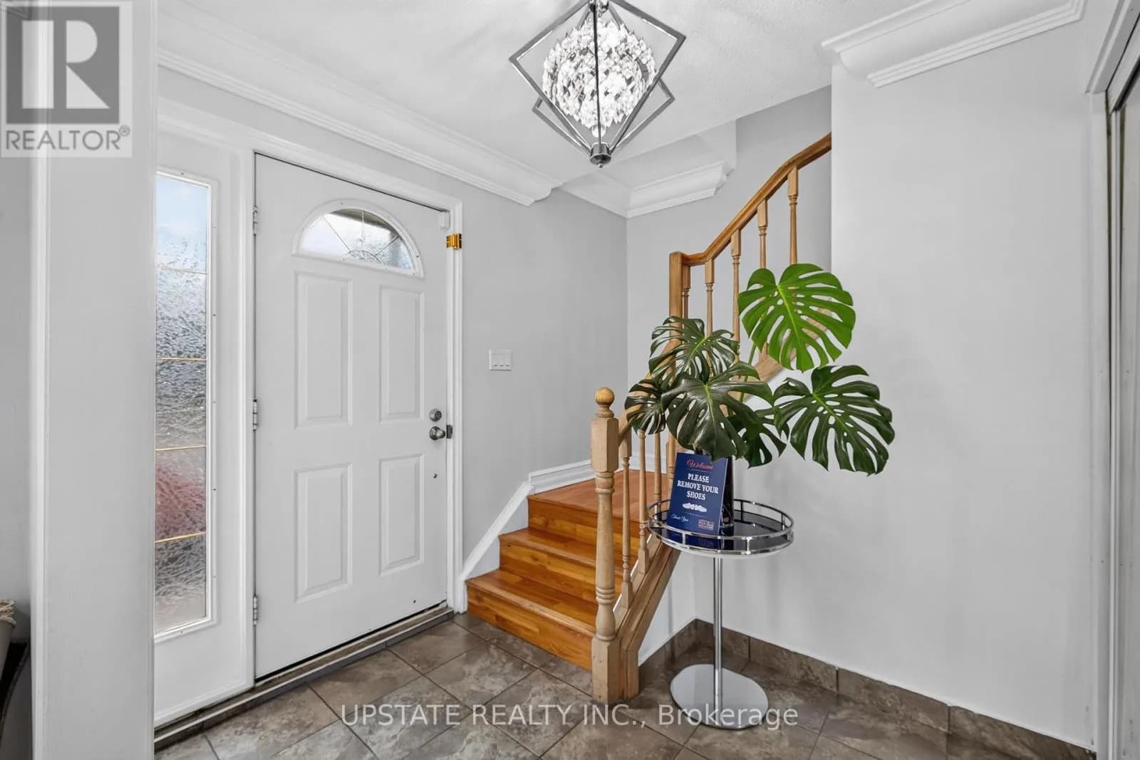 221 CEDARWOODS CRESCENT — photo 5 of 43