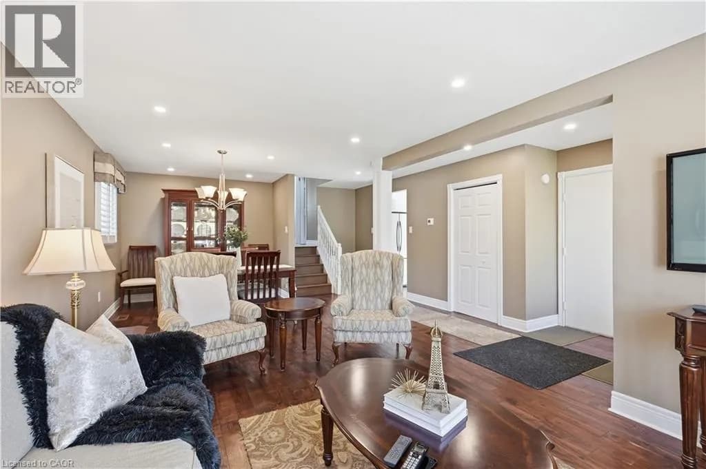 99 LYNDEN HILL Crescent — photo 4 of 39