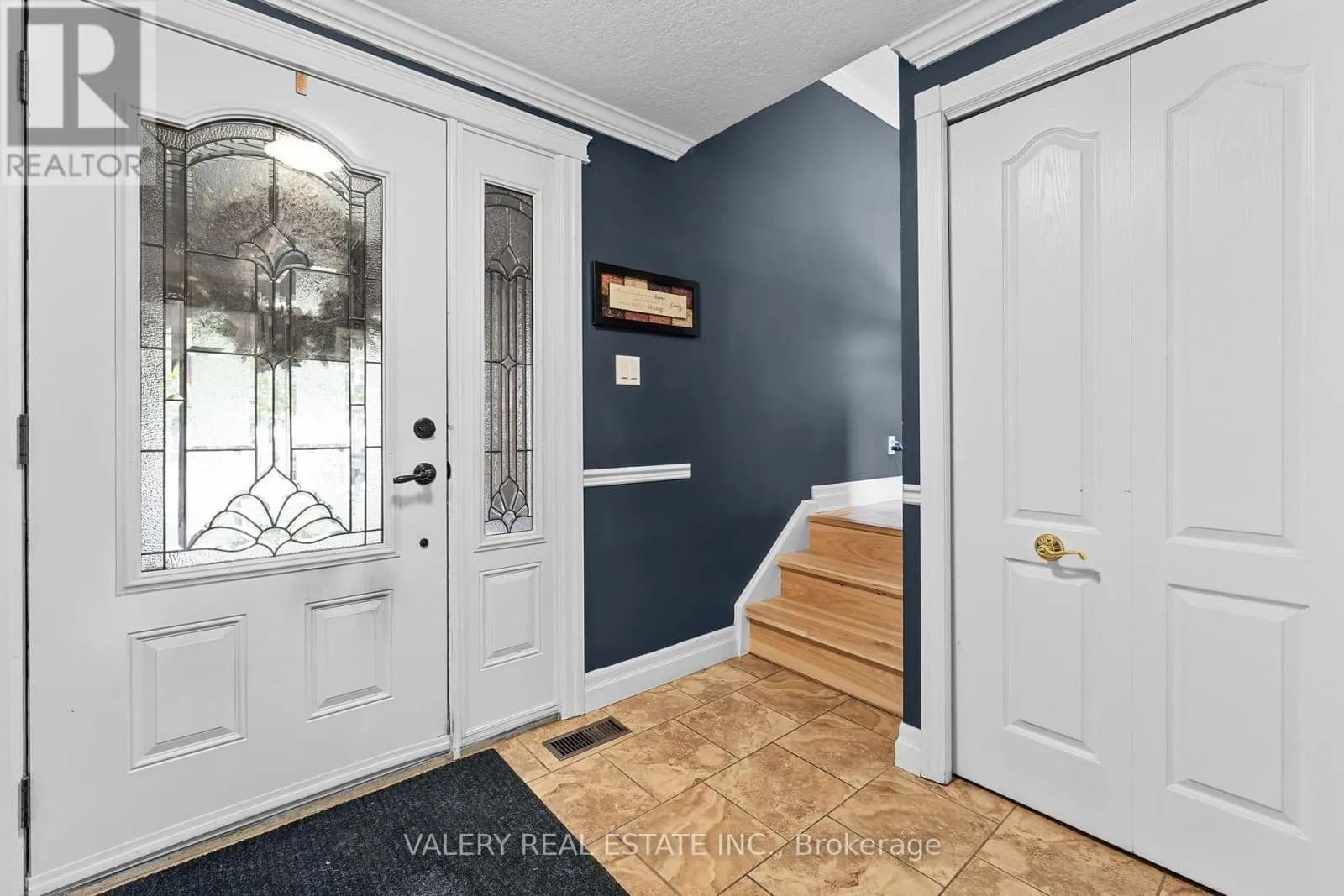 276 MAURICE STREET — photo 3 of 36