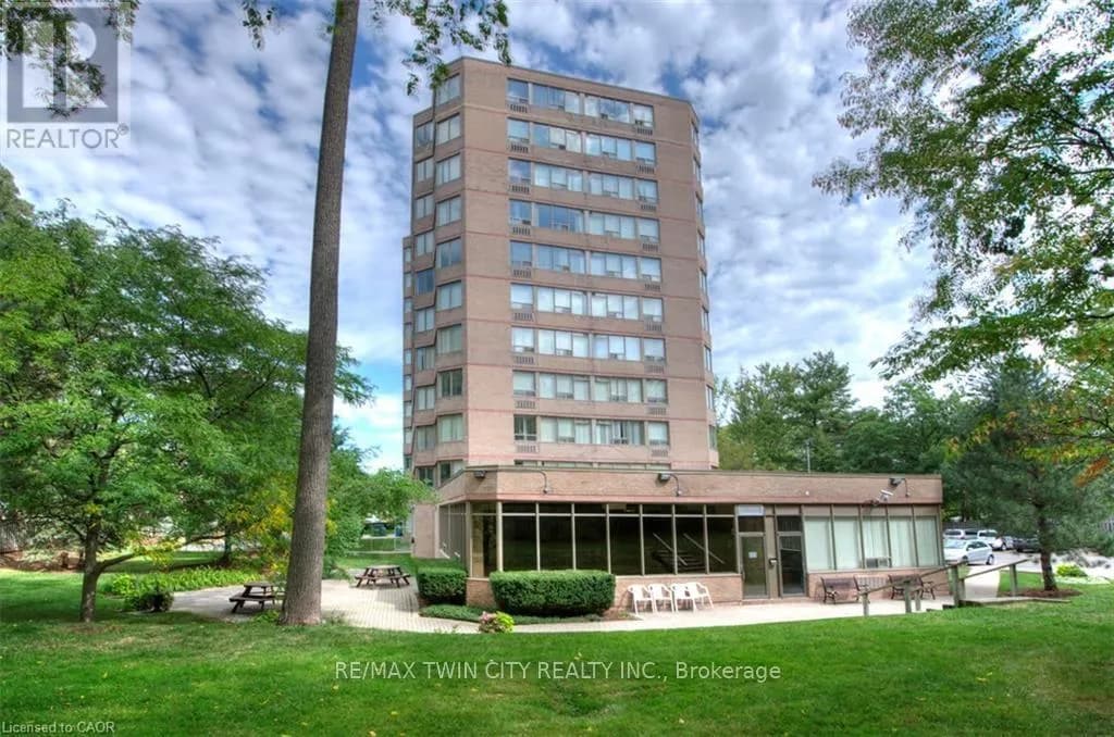 409 - 3227 KING STREET E — photo 2 of 35